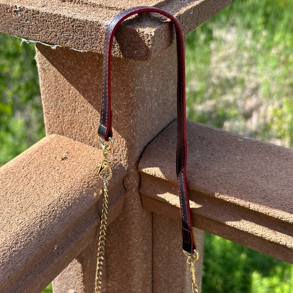 Lodis Black leather wallet with red inside, with 24” purse strap, like 🆕 - Picture 2 of 12
